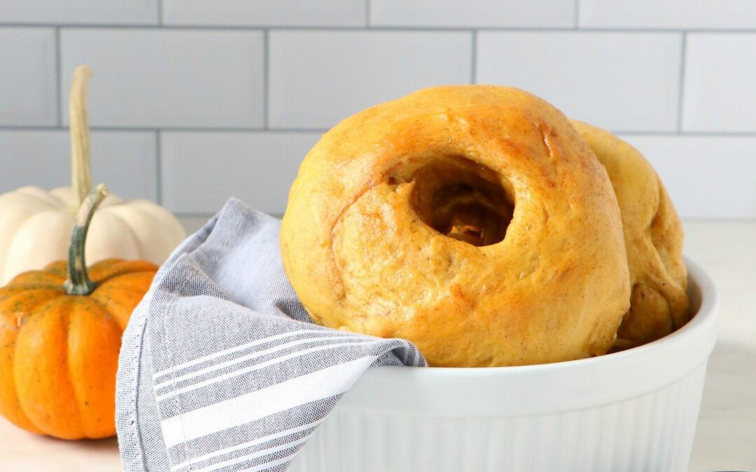 Easy Vegan Pumpkin Spice Bagels